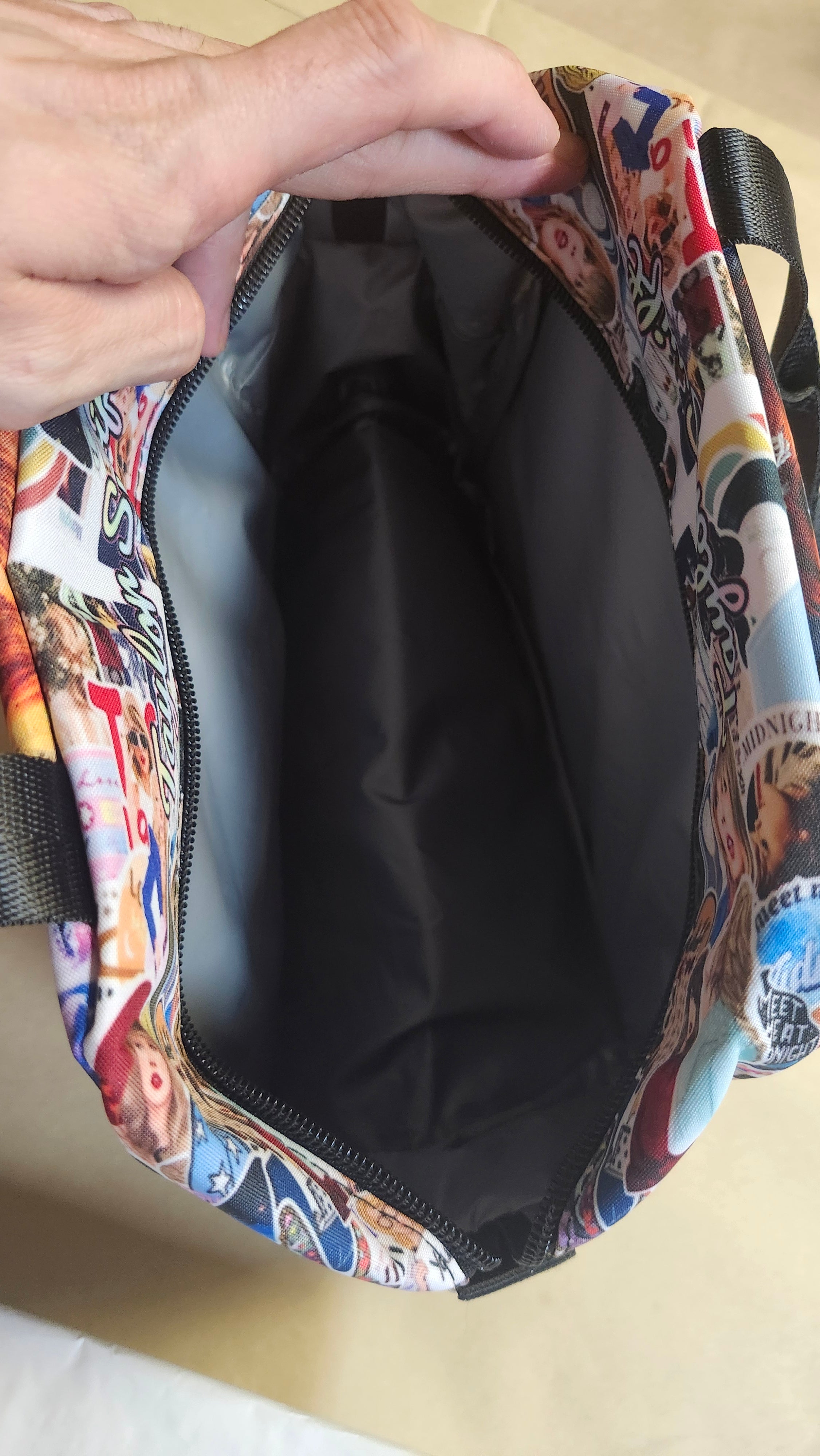 TAYLOR SWIFT PURSE/ LUNCHBAG