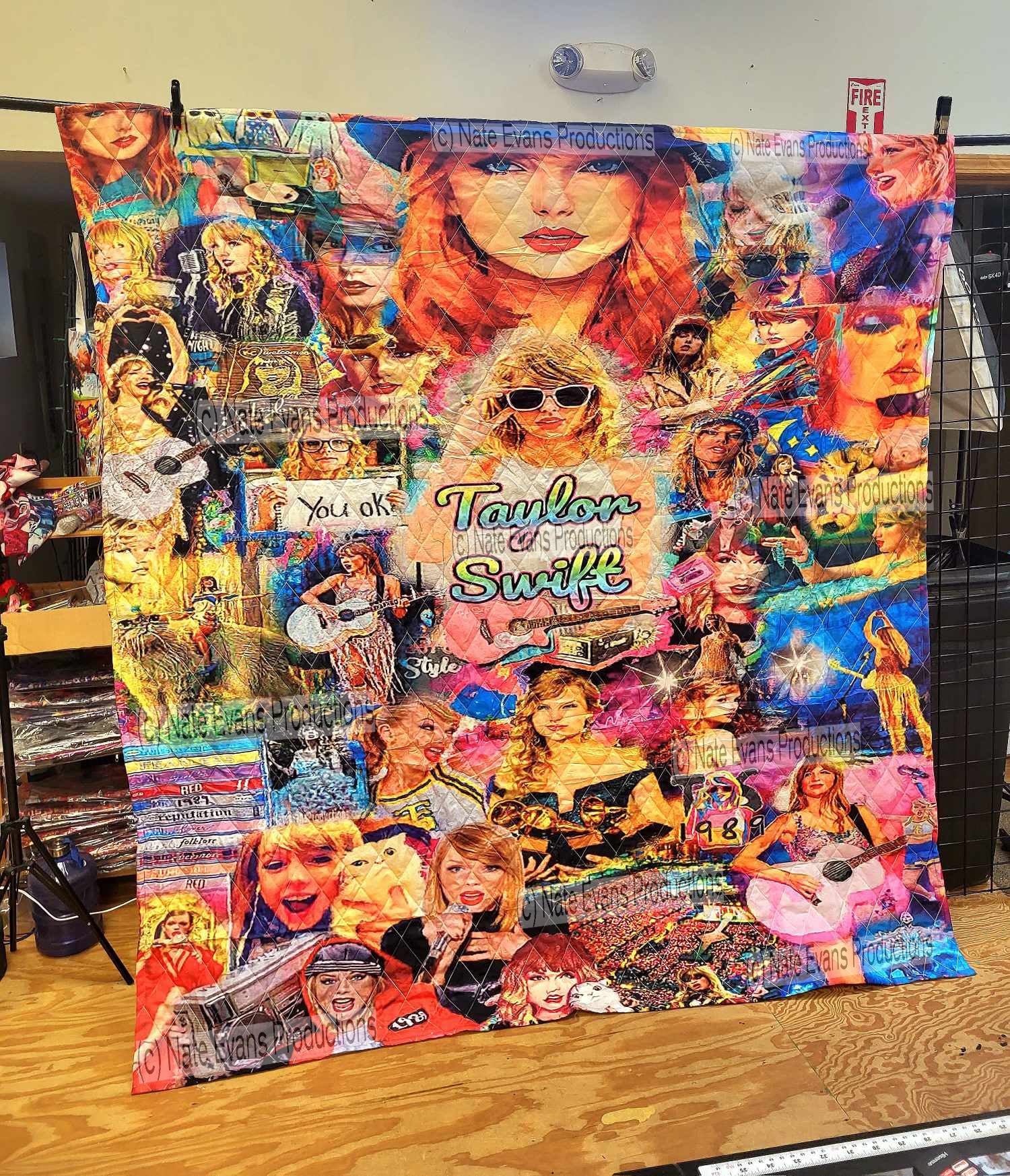 TAYLOR SWIFT QUILT (3 SIZES)